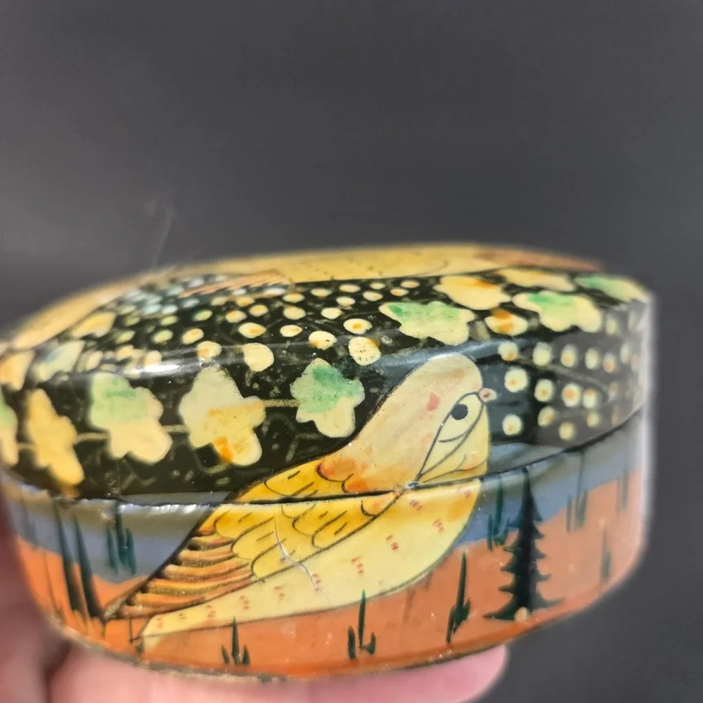 Vintage Hand Painted Lacquer Papier Mache Bird Trinket Box Folk Art Oval Green